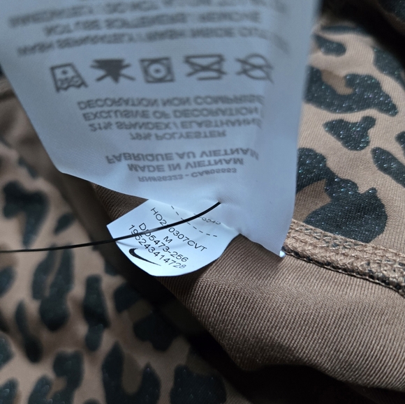 Nike One Dri Fit Leopard Glitter Leggings - Picture 7 of 8